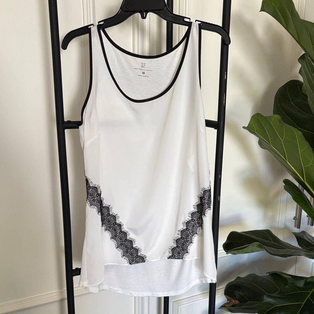 NY & C White Tank Top with Black Lace Accents Size M